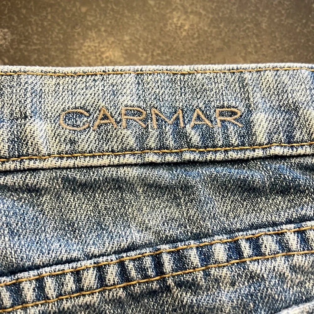 ๐ CARMAR ๐ Jean shorts with embroidered trim Size 26 - Picture 3 of 7